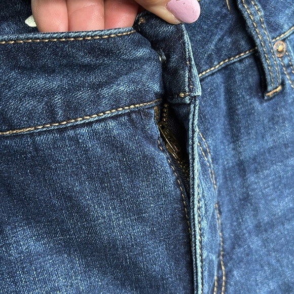 Seven7 Relaxed Bermuda Mid Rise, cuffed 5 Pocket,belt Loop,zip front - Picture 4 of 9